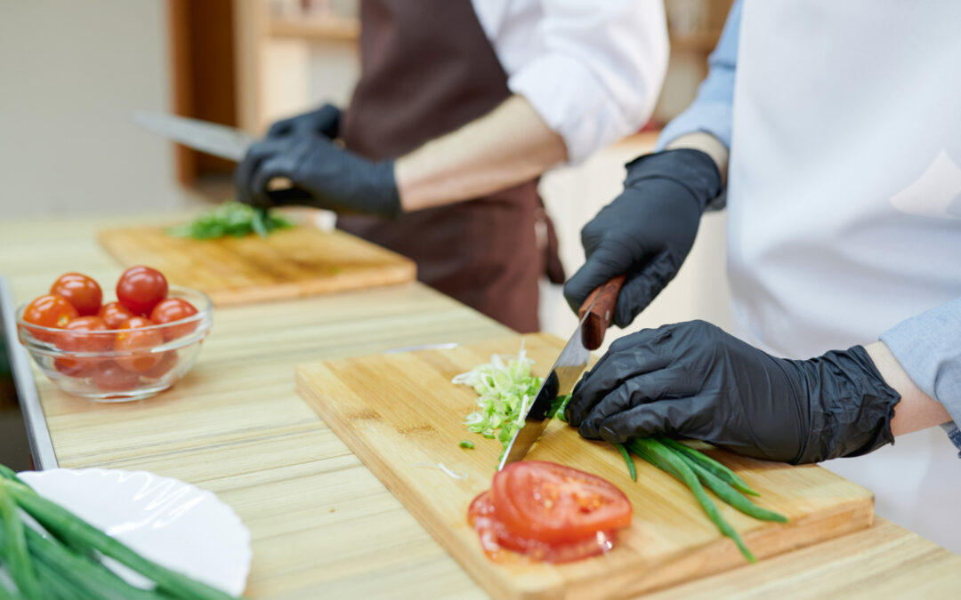 How Food Handlers Can Prevent Foodborne Illness